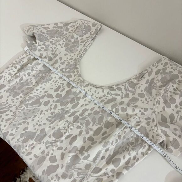 Lululemon Align Tee *Nulu Slim Fit Cropped leopard size 2 - Picture 6 of 10